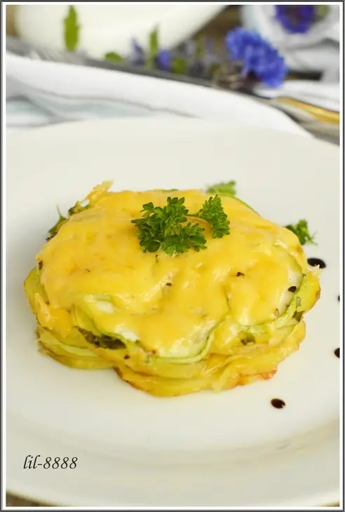 Запеканка из молодого картофеля с кабачком и сыром.: шаг 5
