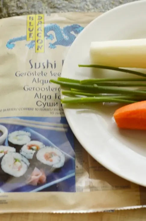 Салат из моркови и дайкона с нори.: шаг 1