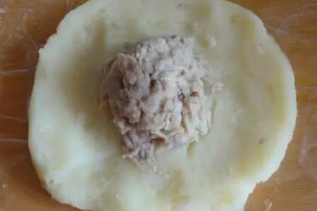 Картофельные крокеты с рыбой и с сыром.: шаг 4