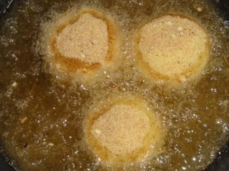 Картофельные крокеты с рыбой и с сыром.: шаг 8