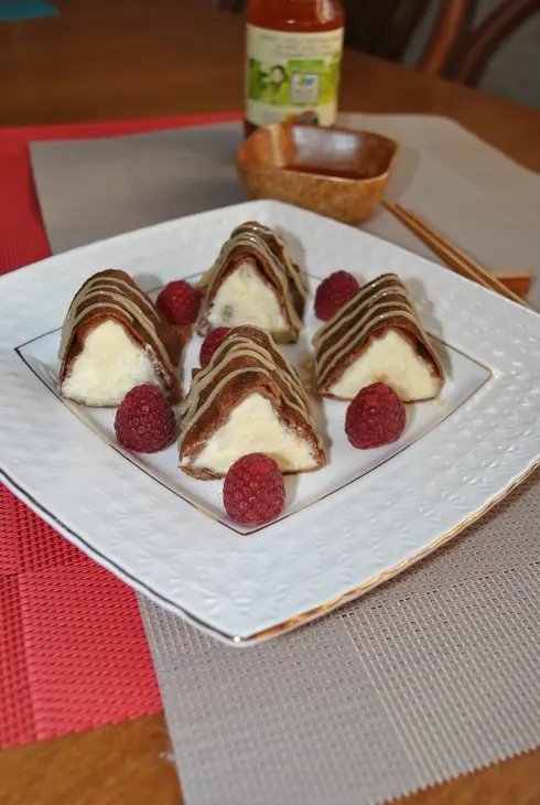 Десертные роллы в шоколадно-кокосовых крепах: шаг 7