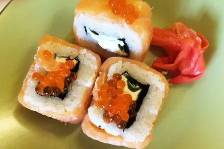 Ролл с лососем, сливочным сыром и зеленым луком: шаг 4