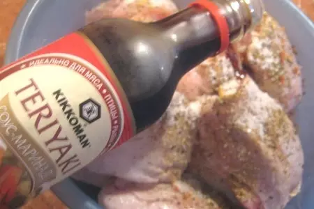 Курица на решётке, маринованная с соусом киккоман: шаг 1