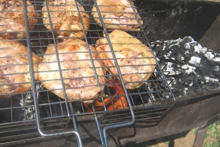 Курица на решётке, маринованная с соусом киккоман: шаг 3