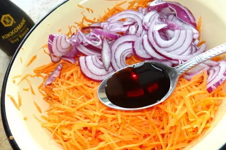 Быстрая гриль-закуска в лаваше с маринованной морковью и копченой семгой: шаг 2