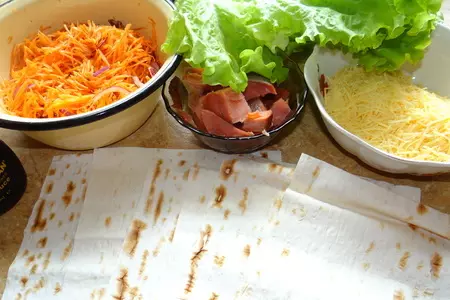 Быстрая гриль-закуска в лаваше с маринованной морковью и копченой семгой: шаг 3