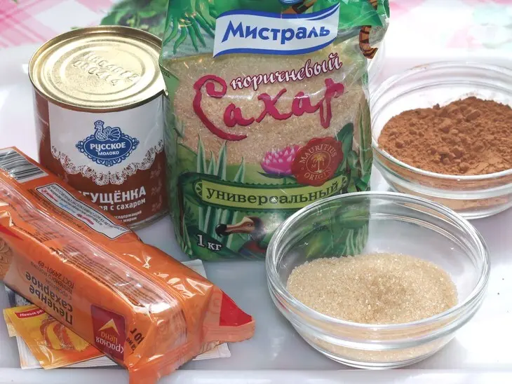 Ромовое пирожное - рулет без выпечки: шаг 1