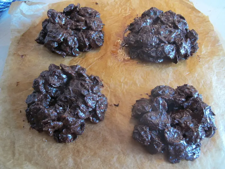 Шоколадный гнёзда на пасху - cornflakes easter nests: шаг 5