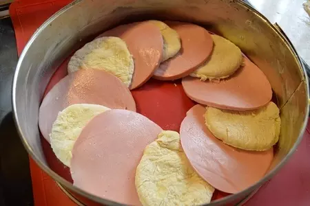 Хлеб  пикничный с колбасой и сыром.: шаг 4