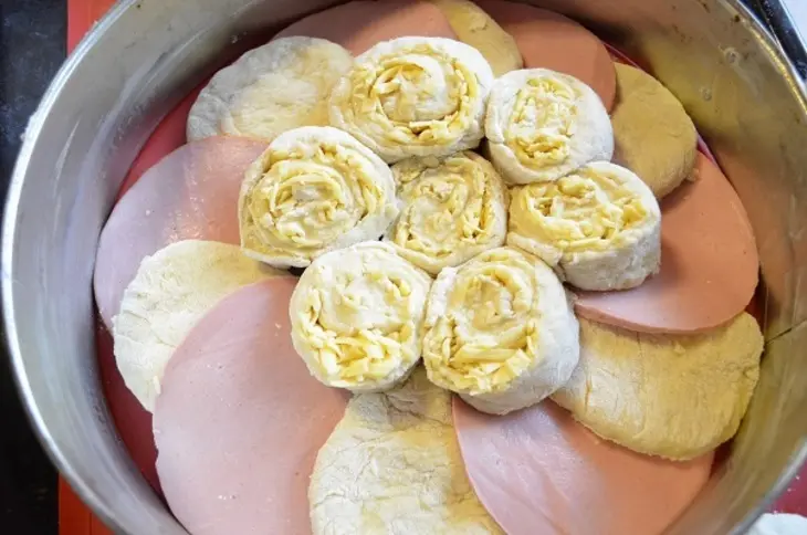 Хлеб  пикничный с колбасой и сыром.: шаг 6