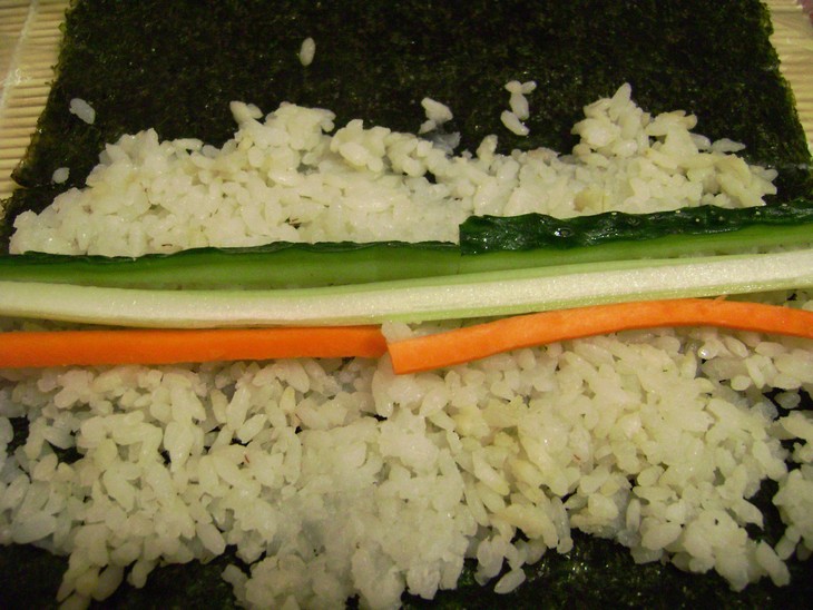 Вегетарианские суши для зайки «нам нет преград!»: шаг 2