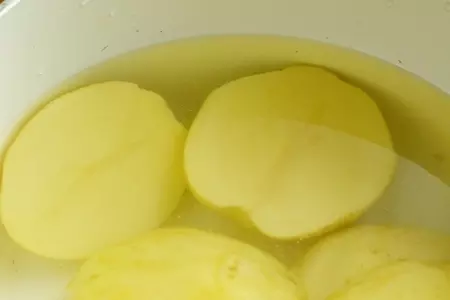 Картофельные мини-кексы со сливочным сыром и икрой.: шаг 1