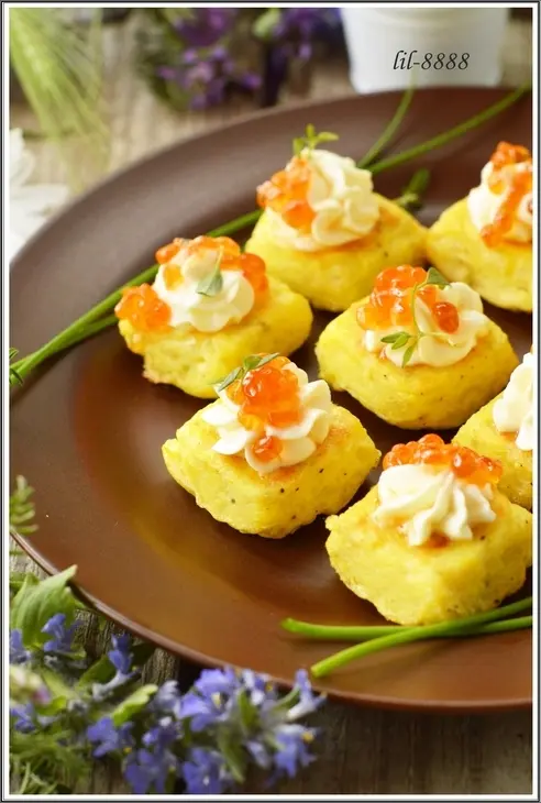 Картофельные мини-кексы со сливочным сыром и икрой.: шаг 4