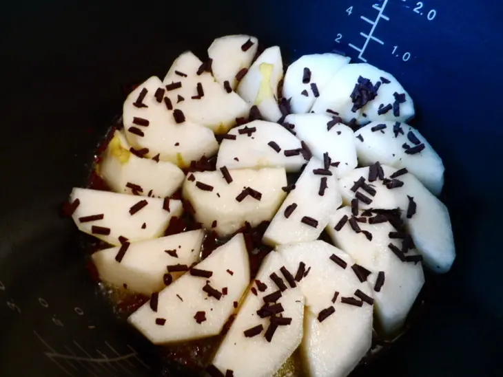 Пирог с грушами и шоколадом.: шаг 3