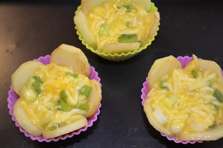 Картофельные корзинки с сыром и чесноком.: шаг 6