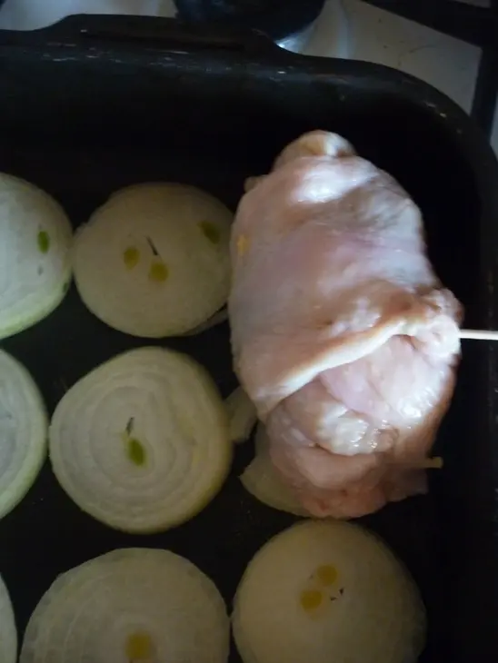Молодой фаршированный картофель, да в куриной шкурке: шаг 4