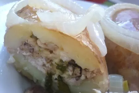 Молодой фаршированный картофель, да в куриной шкурке: шаг 8