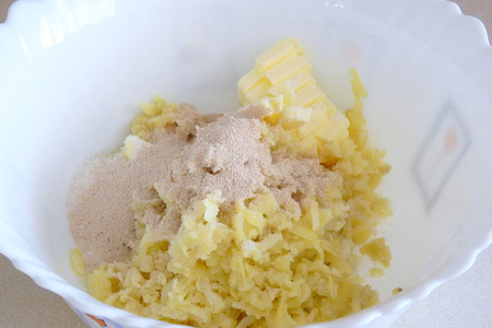 Картофельные лангоши с брынзой.: шаг 3