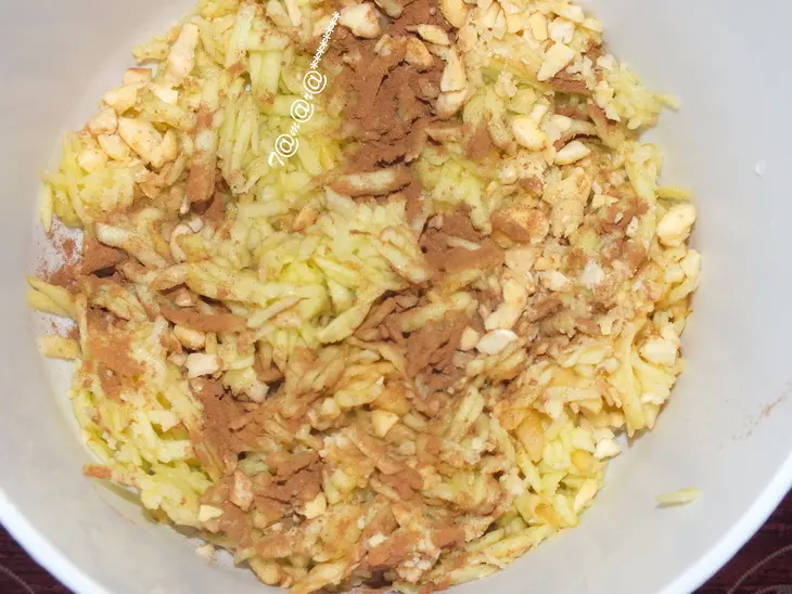 Молдавская вертута с яблоками, орехами и корицей: шаг 1