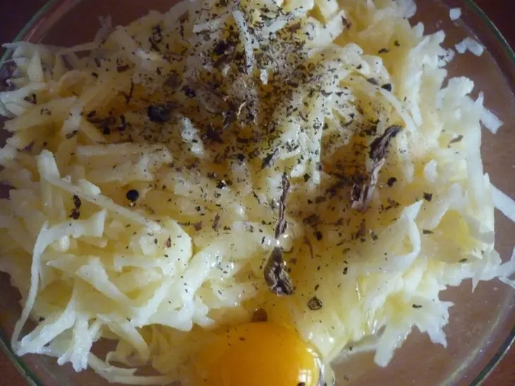 Картофельные гнёзда с козьим сыром и щавелём: шаг 2