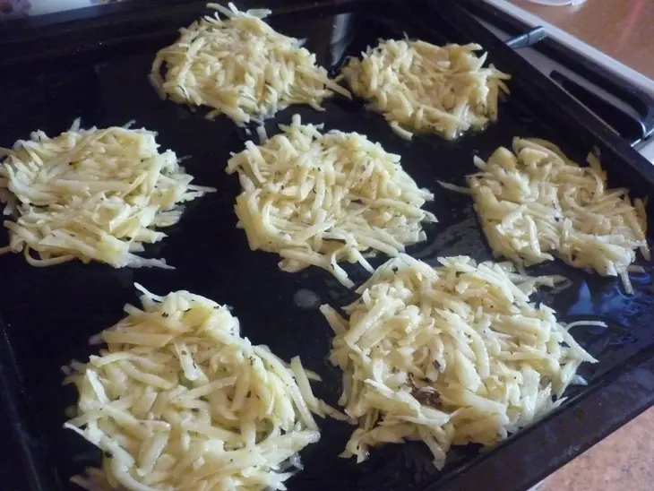Картофельные гнёзда с козьим сыром и щавелём: шаг 3