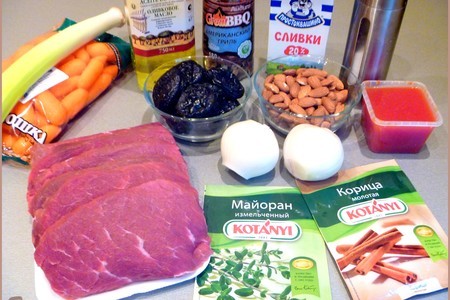Рулетики из говядины с черносливом и миндалём под томатно-сливочным соусом: шаг 1