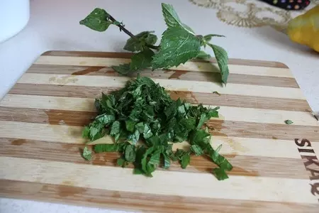 Салат к шашлыку из молодых кабачков: шаг 4