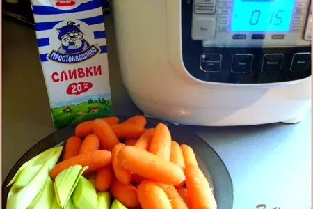 Рулетики из говядины с черносливом и миндалём под томатно-сливочным соусом: шаг 8