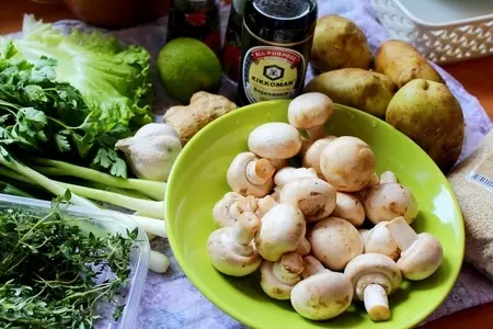Запеченные шампиньоны с картофелем с острым соусом.: шаг 1