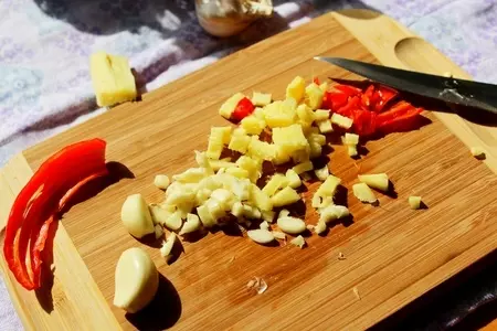 Запеченные шампиньоны с картофелем с острым соусом.: шаг 3
