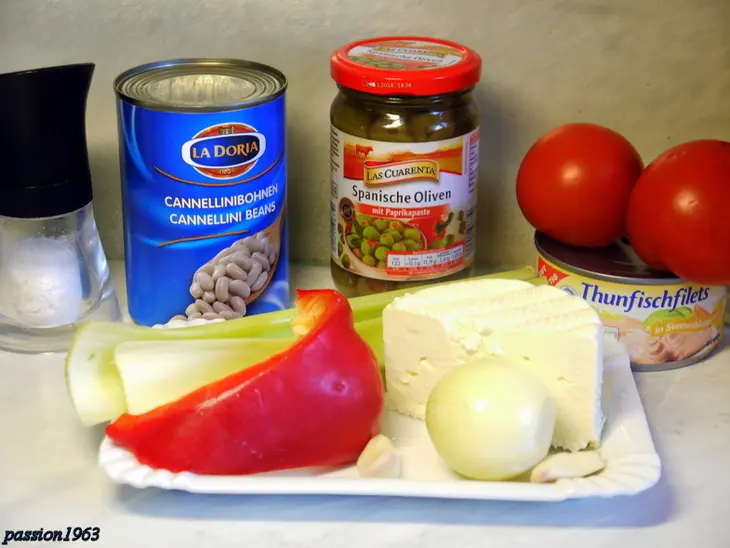 Быстрый рыбный суп с брынзой и оливками: шаг 1