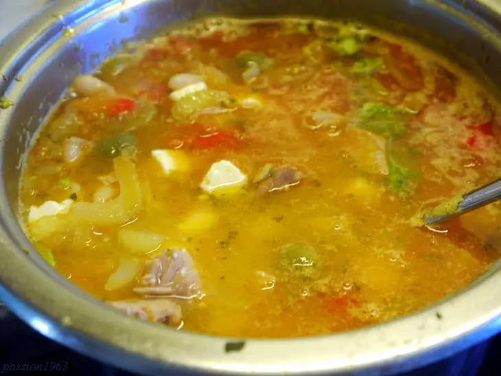 Быстрый рыбный суп с брынзой и оливками: шаг 3