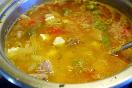 Быстрый рыбный суп с брынзой и оливками: шаг 3