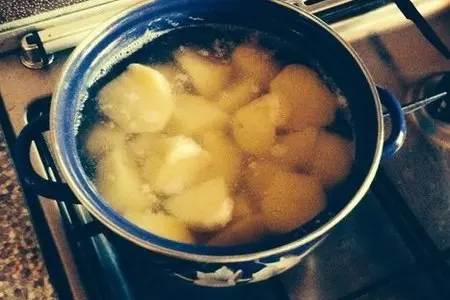 Гуляш из свинины с картофелем: шаг 4