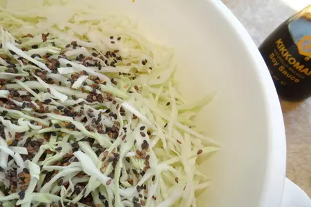 Открытые булочки с маринованной капустой, сыром и кунжутом (идеи для пикника): шаг 1