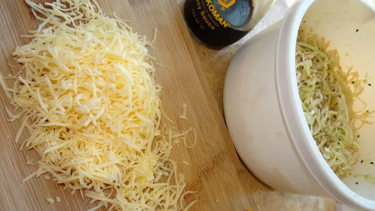 Открытые булочки с маринованной капустой, сыром и кунжутом (идеи для пикника): шаг 2