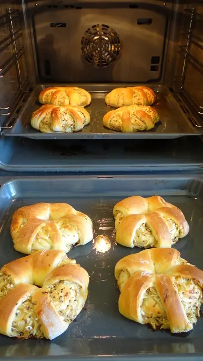 Открытые булочки с маринованной капустой, сыром и кунжутом (идеи для пикника): шаг 8