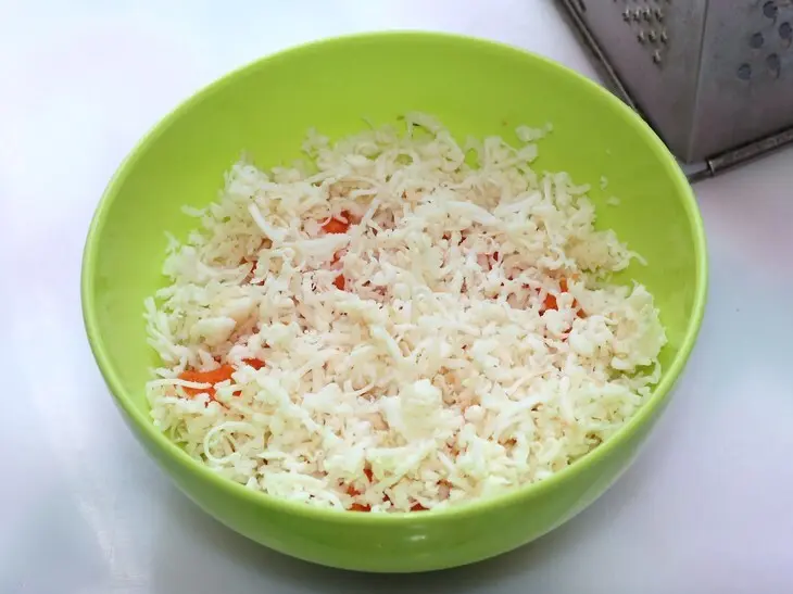 Закусочный колбасный букет: шаг 2