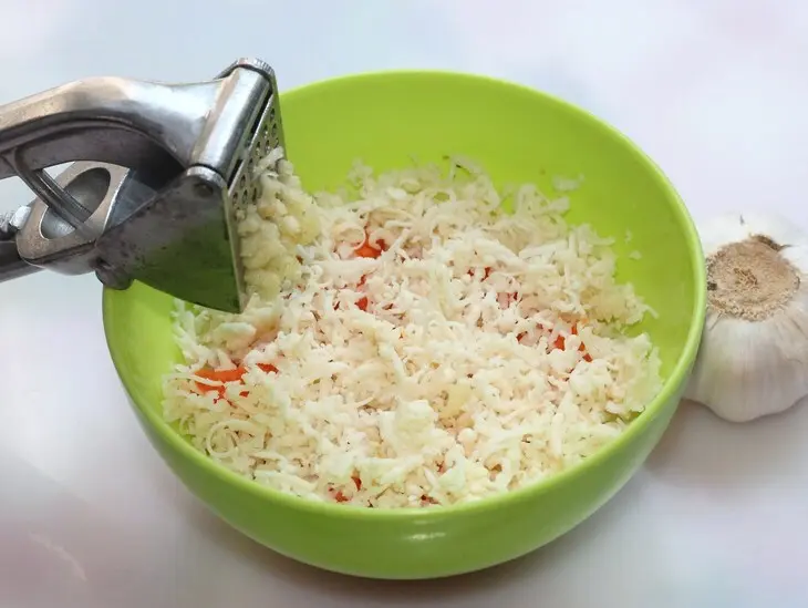Закусочный колбасный букет: шаг 3