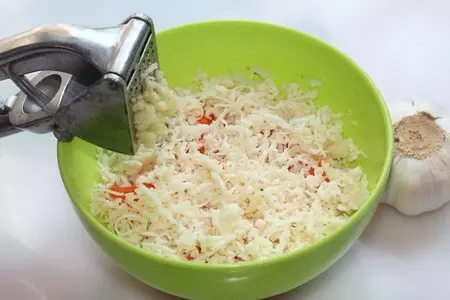 Закусочный колбасный букет: шаг 3