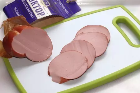 Закусочный колбасный букет: шаг 4