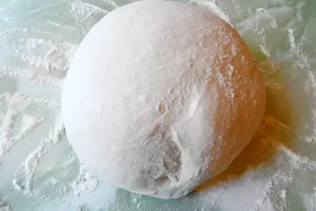 Фокачча с оливками на минеральной воде.: шаг 1