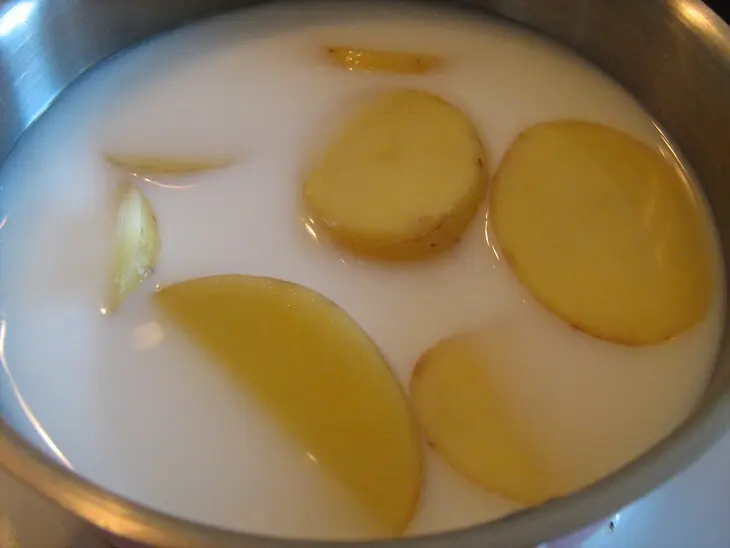 Молодой картофель с грибами: шаг 2