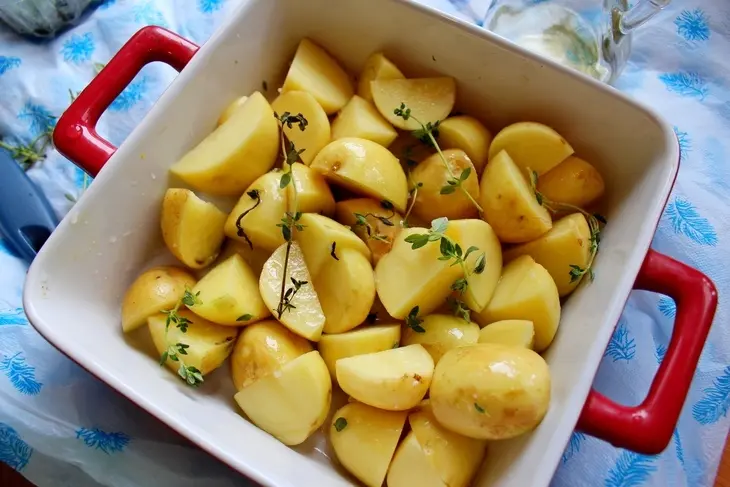 Салат с молодым картофелем и овощами: шаг 1