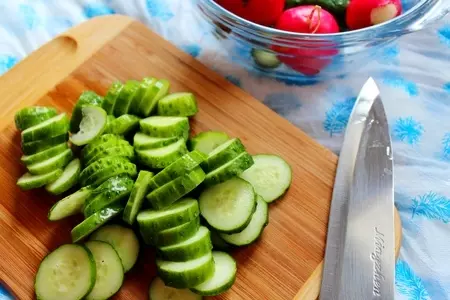 Салат с молодым картофелем и овощами: шаг 3