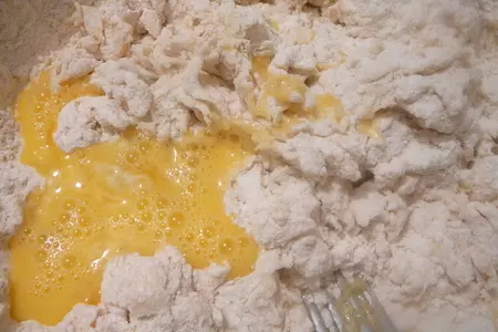 Роти по-тайски: слоеные лепешки с кунжутом и кокосовой стружкой: шаг 1