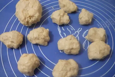 Роти по-тайски: слоеные лепешки с кунжутом и кокосовой стружкой: шаг 2