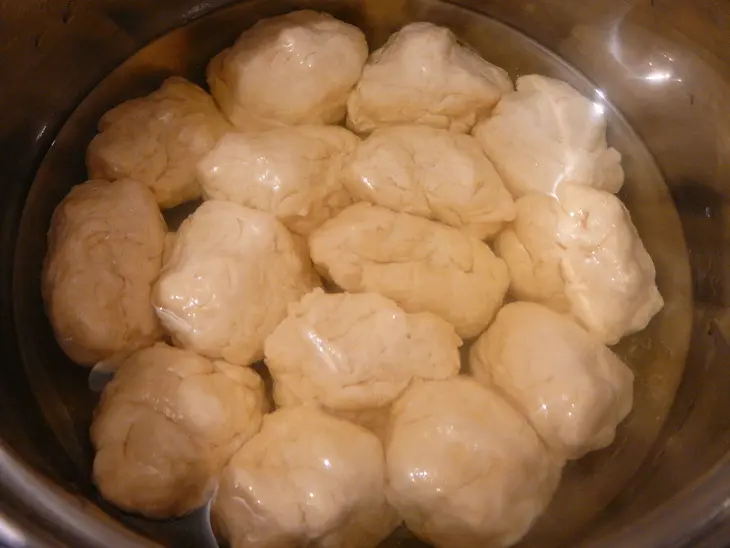 Роти по-тайски: слоеные лепешки с кунжутом и кокосовой стружкой: шаг 3