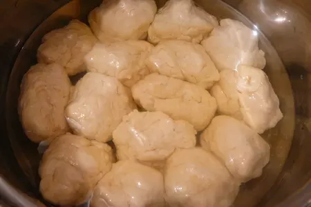 Роти по-тайски: слоеные лепешки с кунжутом и кокосовой стружкой: шаг 3