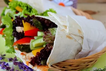 Лаваш с овощами и курицей: шаг 10